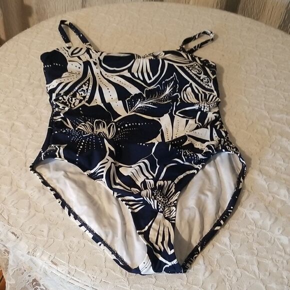 La Blanca blue flower Tummy Control One-Piece Swim, Size 14 NWT Retail $…130 - Picture 4 of 12